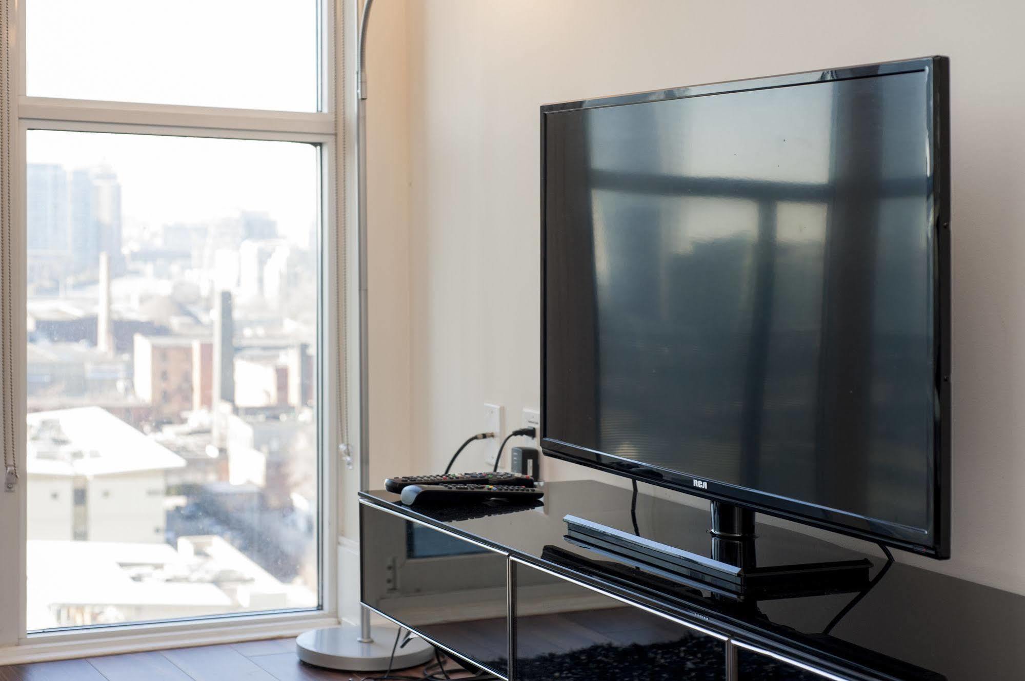 Life Suites Luxury Downtown Condos 多伦多 外观 照片