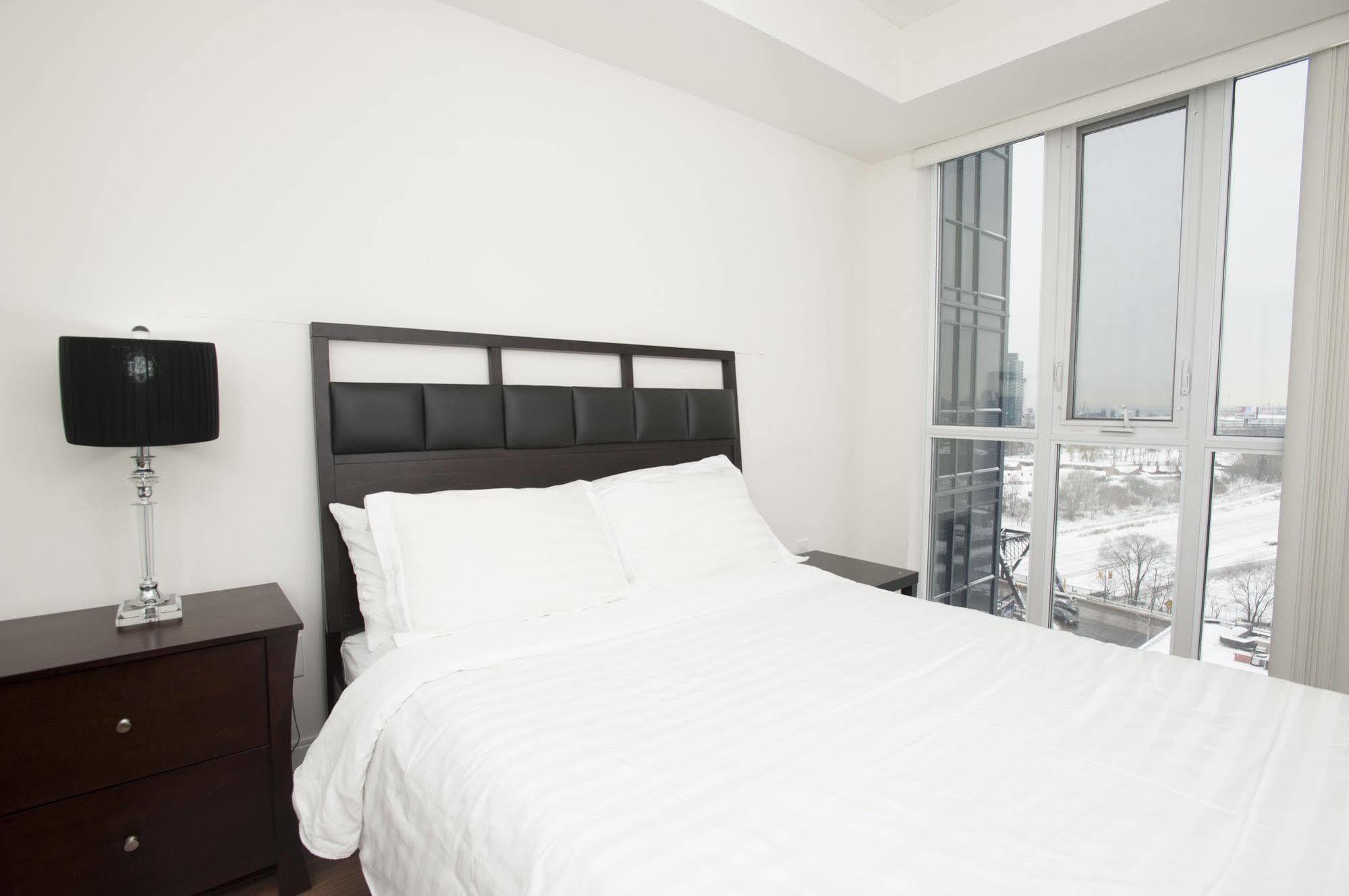 Life Suites Luxury Downtown Condos 多伦多 外观 照片