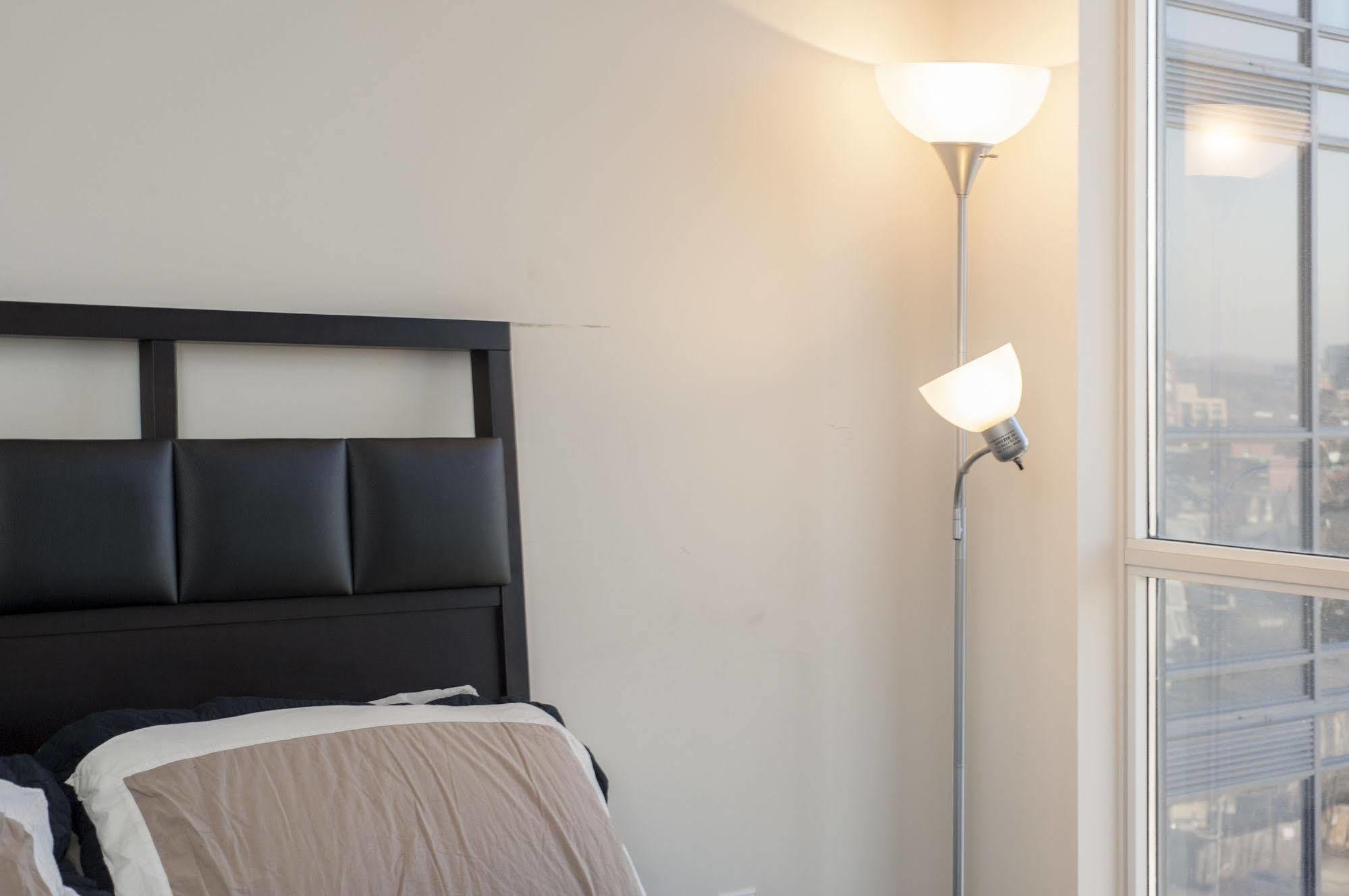 Life Suites Luxury Downtown Condos 多伦多 外观 照片