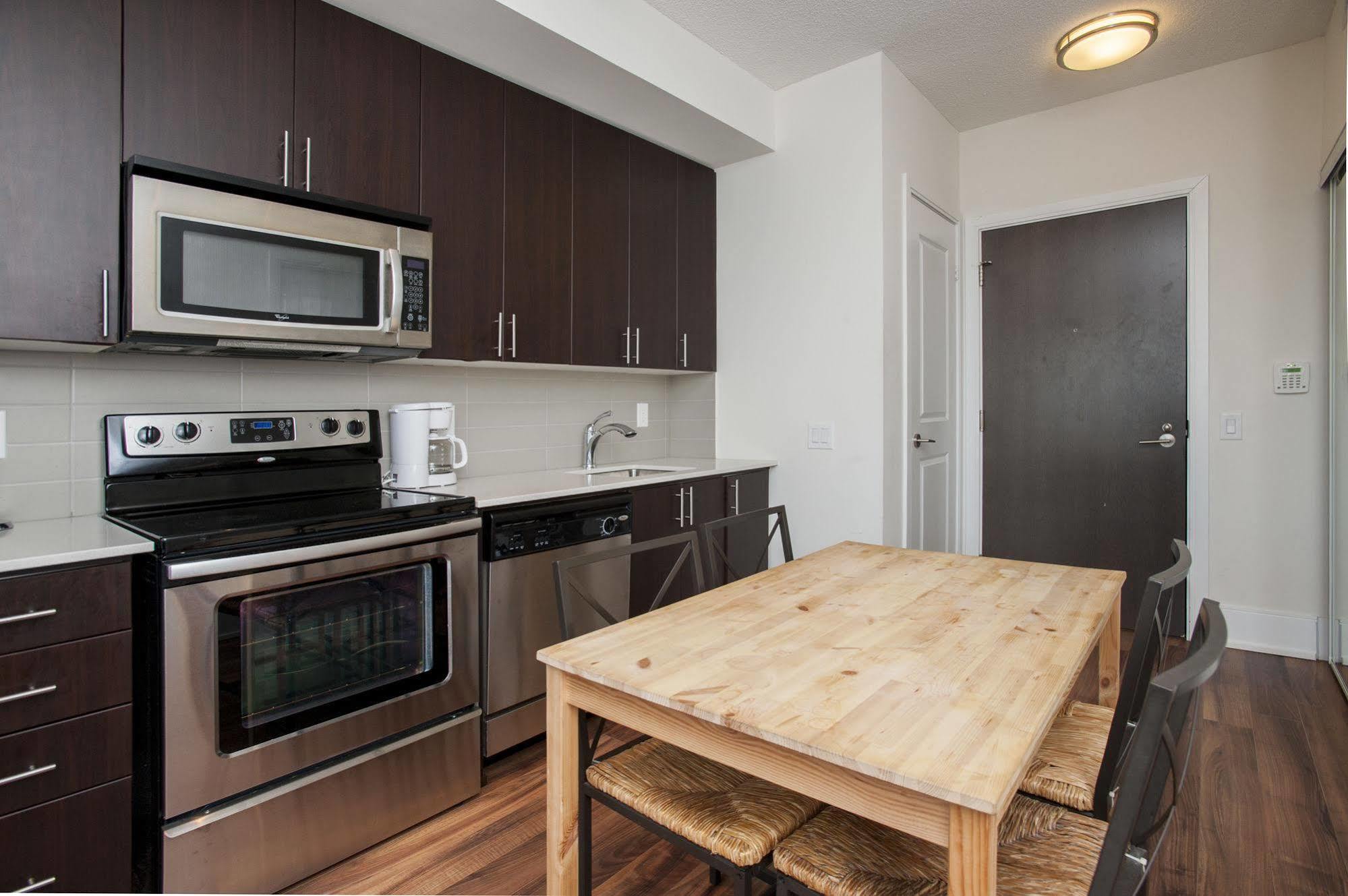 Life Suites Luxury Downtown Condos 多伦多 外观 照片