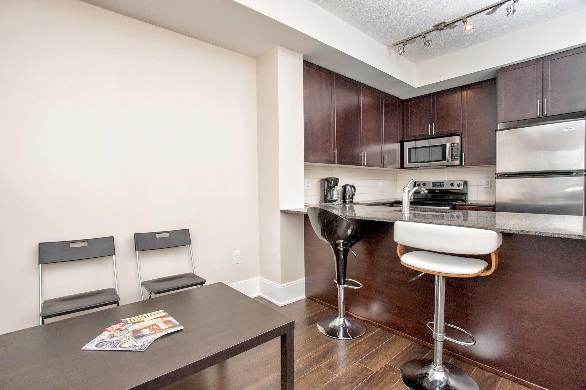 Life Suites Luxury Downtown Condos 多伦多 外观 照片
