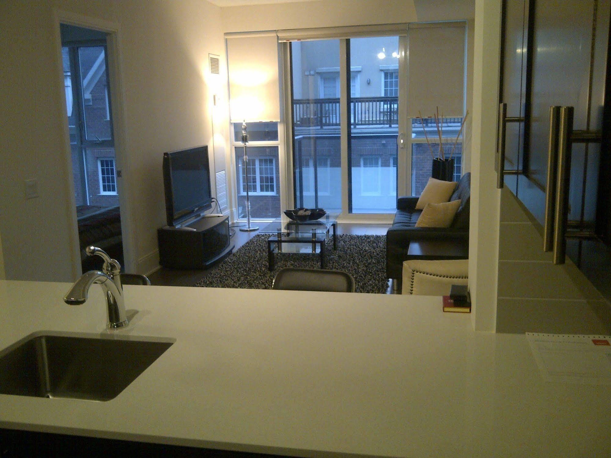 Life Suites Luxury Downtown Condos 多伦多 外观 照片