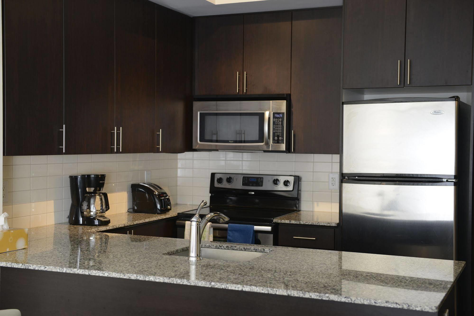 Life Suites Luxury Downtown Condos 多伦多 外观 照片