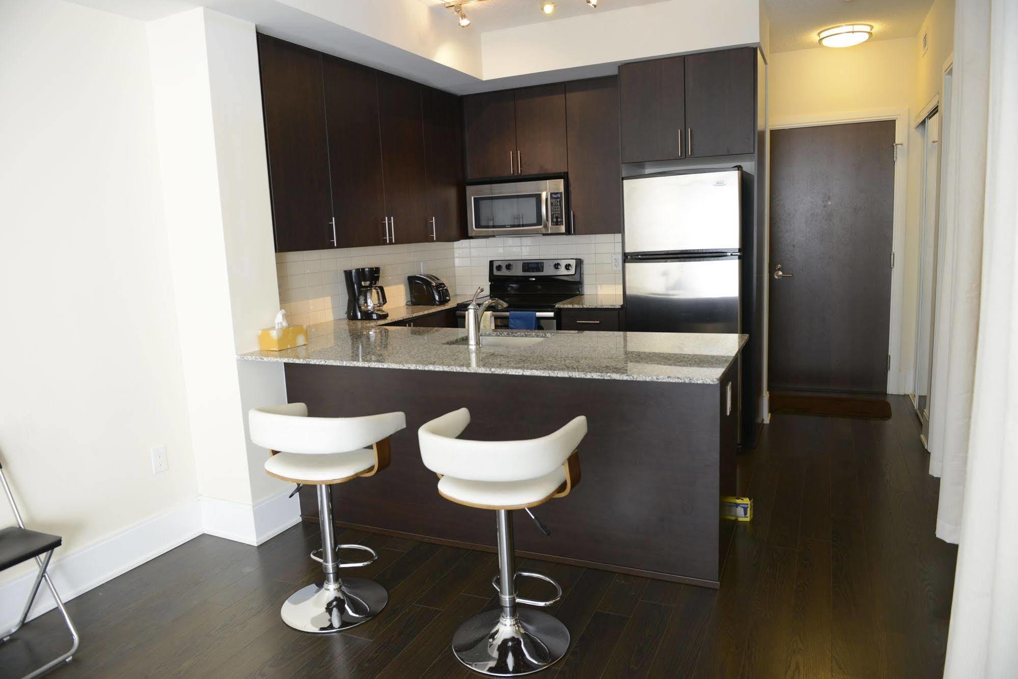 Life Suites Luxury Downtown Condos 多伦多 外观 照片