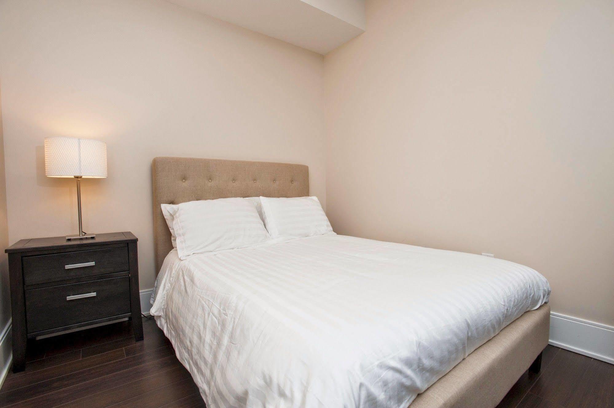 Life Suites Luxury Downtown Condos 多伦多 外观 照片