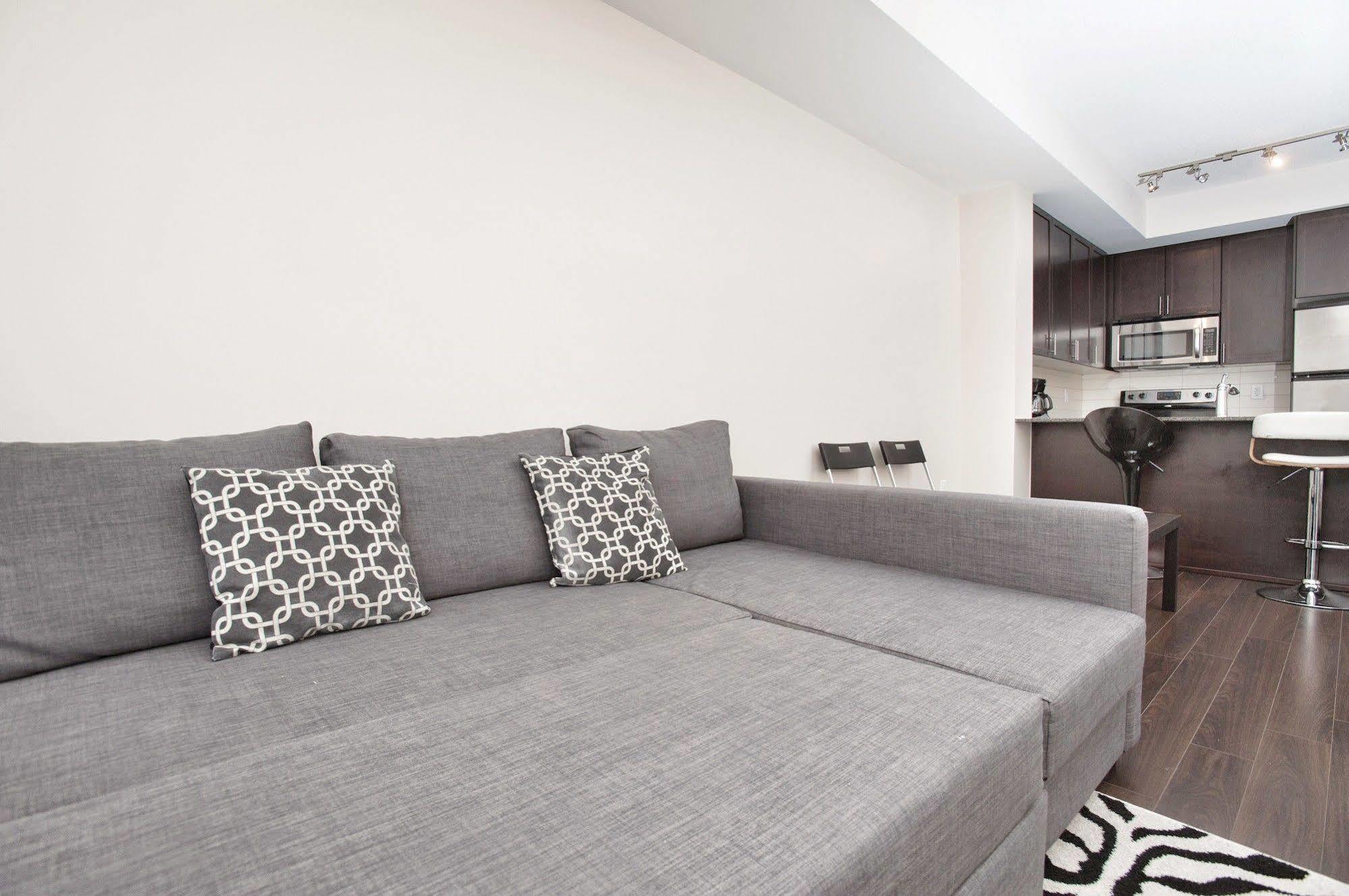 Life Suites Luxury Downtown Condos 多伦多 外观 照片