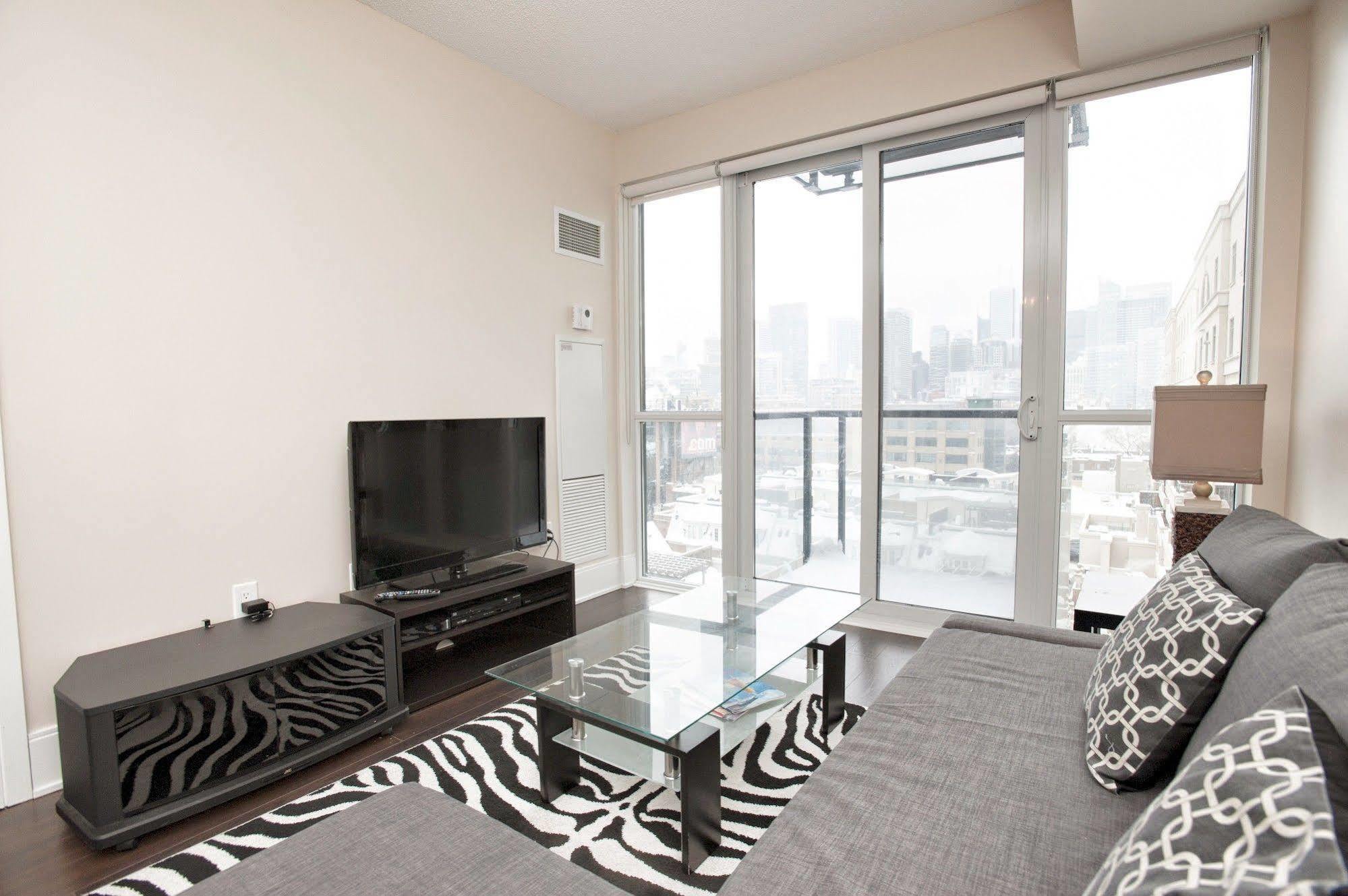 Life Suites Luxury Downtown Condos 多伦多 外观 照片